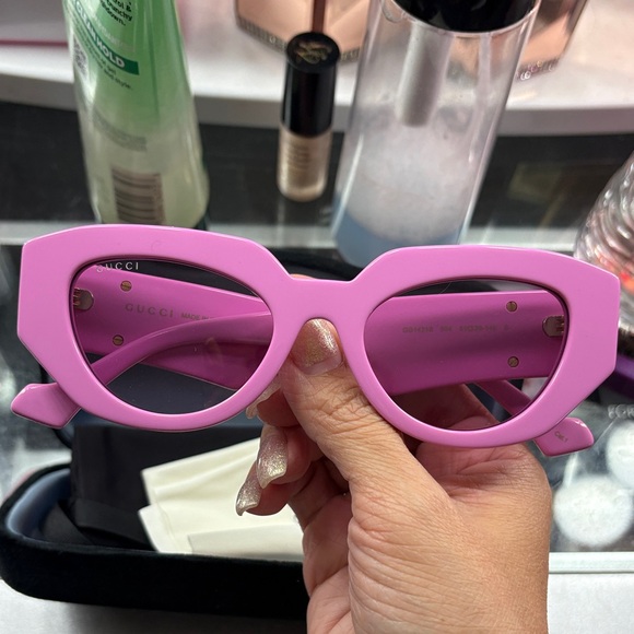 Gucci Bold Pink Sunglasses - Picture 4 of 4